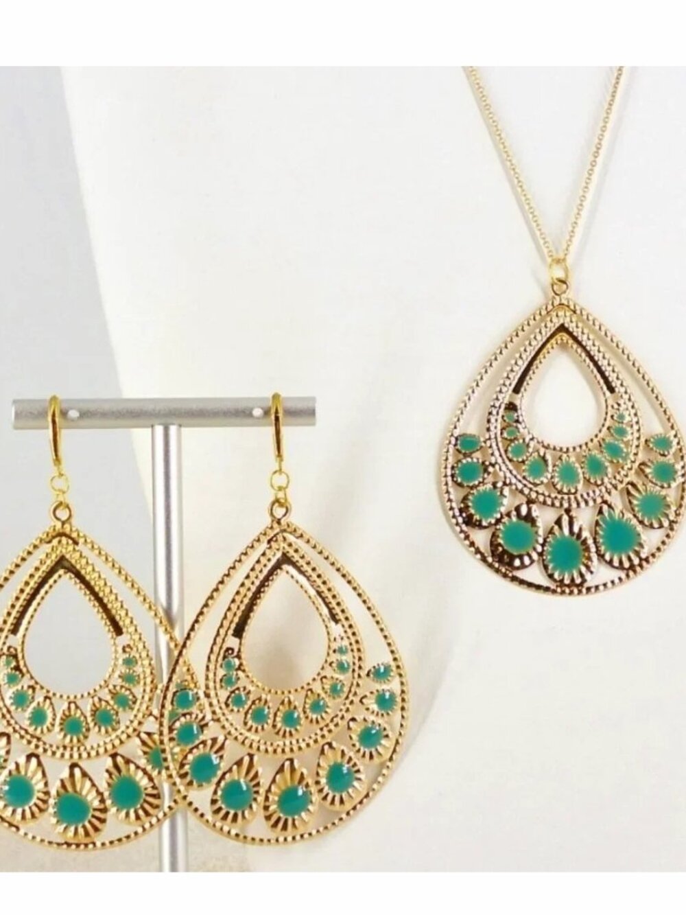 Set Necklace & Dangle Earrings Turquoise Aqua Gold 3.5" Earrings 24" NWOT M556